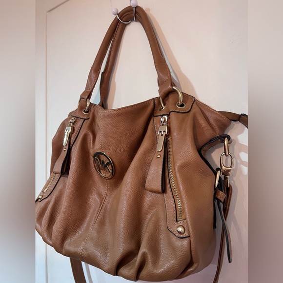 Tan leather Michael Kors shoulder/messenger bag 🤎 - Picture 3 of 7